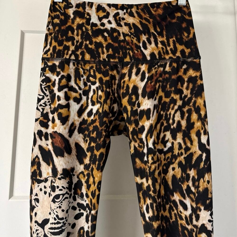 Yoga Democracy Wildcat Capri Leggings Womens Size S *EUC - Picture 7 of 12